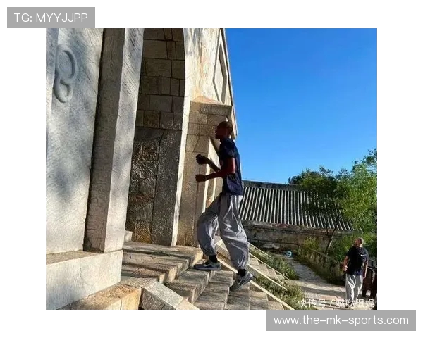 文班亚马少林寺剃度修行 获少林一段段位 风车扣篮燃爆现场